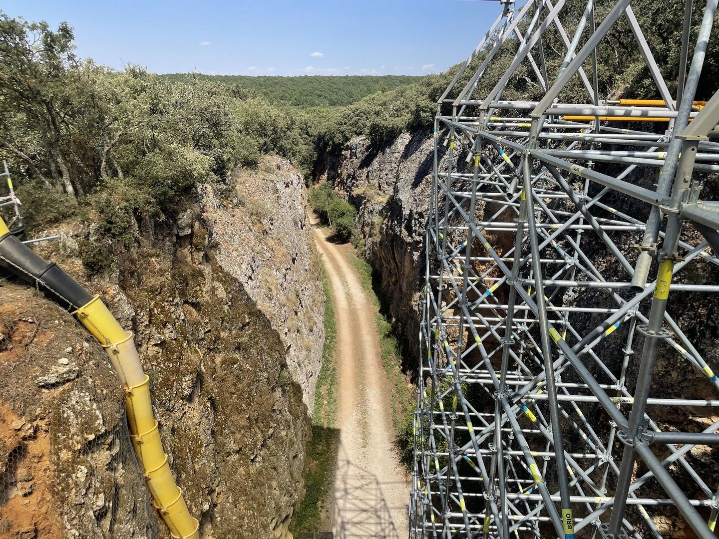 andamio-trinchera-del-ferrocarril-yacimientos-de-atapuerca-burgos.jpg