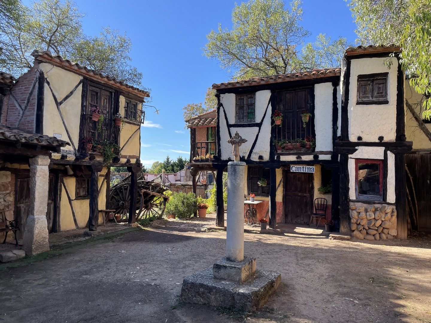 crucero-plaza-territorio-artlanza-quintanilla-de-agua-burgos.jpg