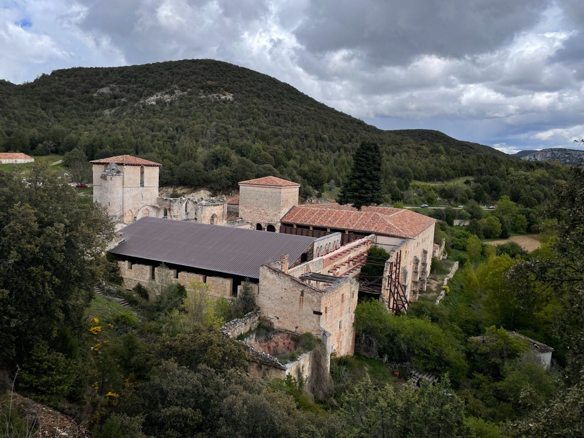 general-arriba-monasterio-de-san-pedro-de-arlanza-burgos.jpg