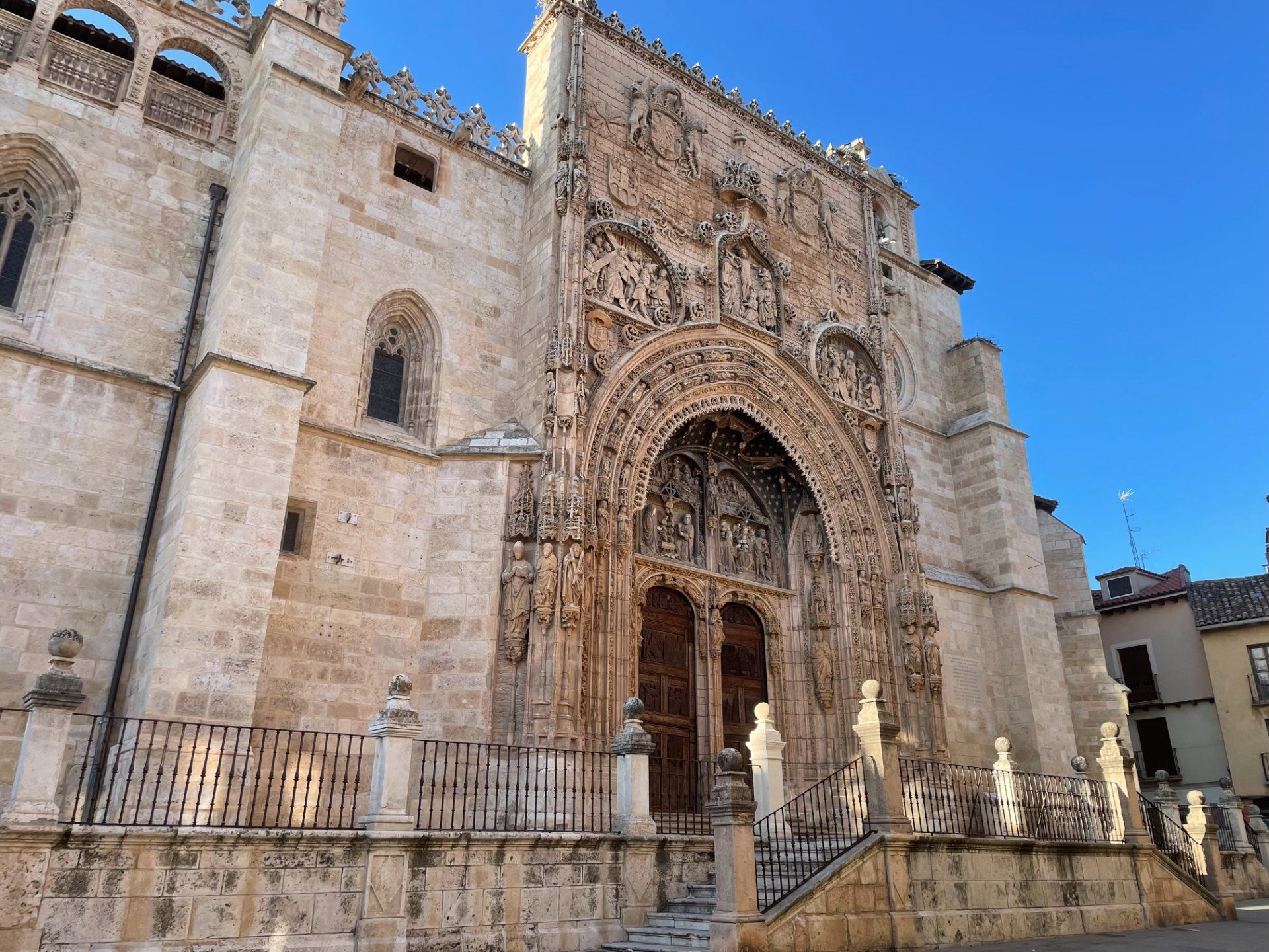 lateral-iglesia-de-santa-maria-aranda-de-duero.jpg